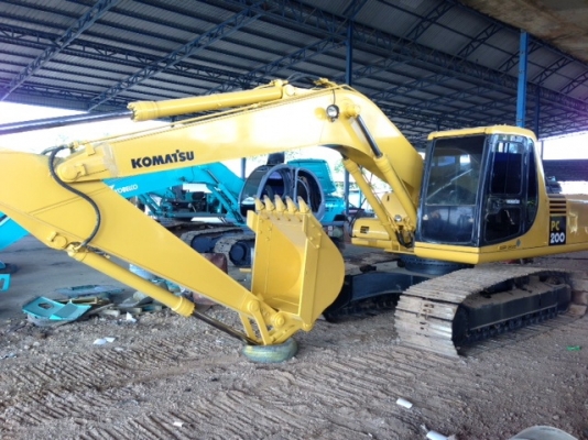 ขายรถแบคโฮ PC200-6 คันที่ 2 มีให้เลือก 3คัน รถพร้อมใช้ ไฟฟ้าครบ ช่วงล่างเต็มๆ  ราคาต่อรองได้