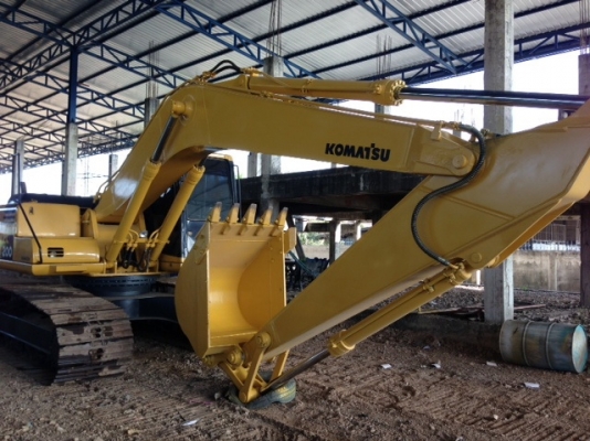 ขายรถแบคโฮ PC200-6 คันที่ 2 มีให้เลือก 3คัน รถพร้อมใช้ ไฟฟ้าครบ ช่วงล่างเต็มๆ  ราคาต่อรองได้