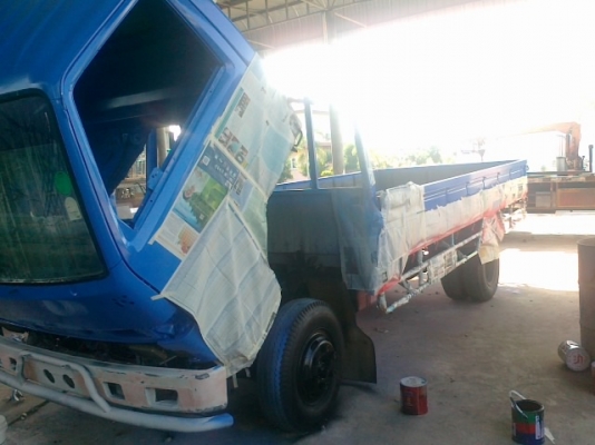 รถห้างแท้ หูช้างNPR115แรงยาว4เมตร30พร้อมใช้งาน เดิมทีสีเก่ามากๆมีผุบ้างปะแล้วทำสีใหม่ให้แล้วคัสซีสวยเครื่องแห้งรถเดิมๆโรงงานแท้ๆในรูปกำลังทำสีไกล้เส็ดแล้วไม่มีเงินจ่ายค่าช่างครับหาเงินไม่ทันใช้ครับขอขายด่วนราคาคุยได้ขายได้ผมขายครับ