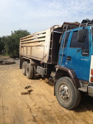 ต้องการขาย 10 ล้อ isuzu rockky jumbo