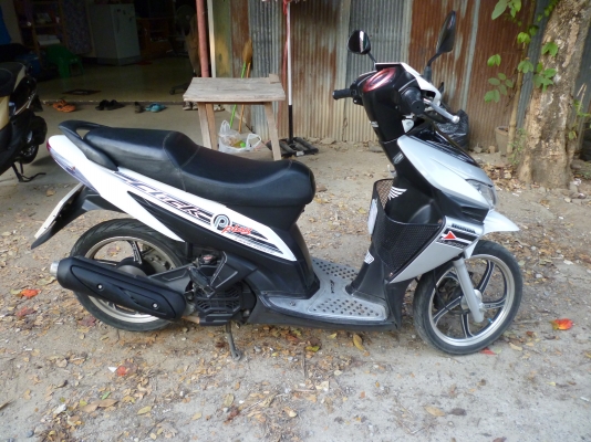 ฮอนด้าคลิ๊ก ปี51 สีขาว-ดำ(ล้อแม็ค) 21,800ภาษี พ.ร.บเต็ม รถเดิมๆ