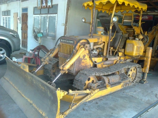 KOMATSU DHS 20-1 รถแทรกเตอร์ตีนตะขาบรุ่นพิเศษ ดันหน้าตักหลัง สภาพดีมากๆครับพร้อมใช้งาน เครื่องแรงดีไม่เยิ้ม ระบบไฮดรอลิกส์ไม่รั่วซึ่มไม่มีปัญหา อุปกรณ์ทุกชิ้นส่วนยังอยู่ครบ ช่วงล่างดี เอกสารสัญญาซื้อขาย ราคาต่อรองได้ครับ