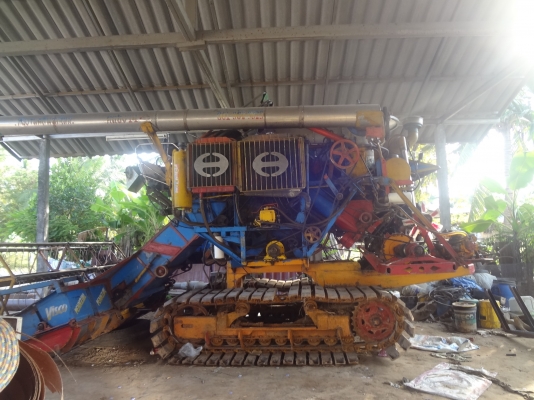 ขายเหมา รถเกี่ยวข้าว 2 คันอุ้ม1คัน ไม่อุ้ม1คัน เทเลอร์F18-1คัน