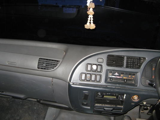 ขาย 10 ล้อ อีซูซุเดก้าดัมพ์สามมิตร 200 แรง ยาว 5.80 ม. ปี 2004 พร้อมใช้งาน สภาพกว่า 90 \% สวยกิ๊ป ๆ เครื่องแน่น คัสซีสวย รถใช้น้อย สนใจชมรถก่อนได้ครับ