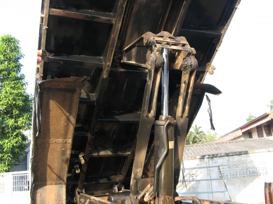 ขาย 10 ล้อ อีซูซุเดก้าดัมพ์สามมิตร 200 แรง ยาว 5.80 ม. ปี 2004 พร้อมใช้งาน สภาพกว่า 90 \% สวยกิ๊ป ๆ เครื่องแน่น คัสซีสวย รถใช้น้อย สนใจชมรถก่อนได้ครับ