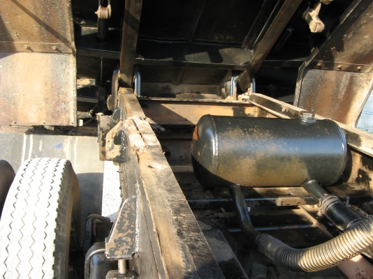 ขาย 10 ล้อ อีซูซุเดก้าดัมพ์สามมิตร 200 แรง ยาว 5.80 ม. ปี 2004 พร้อมใช้งาน สภาพกว่า 90 \% สวยกิ๊ป ๆ เครื่องแน่น คัสซีสวย รถใช้น้อย สนใจชมรถก่อนได้ครับ