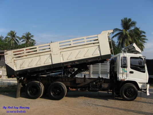 ขาย 10 ล้อ อีซูซุเดก้าดัมพ์สามมิตร 200 แรง ยาว 5.80 ม. ปี 2004 พร้อมใช้งาน สภาพกว่า 90 \% สวยกิ๊ป ๆ เครื่องแน่น คัสซีสวย รถใช้น้อย สนใจชมรถก่อนได้ครับ