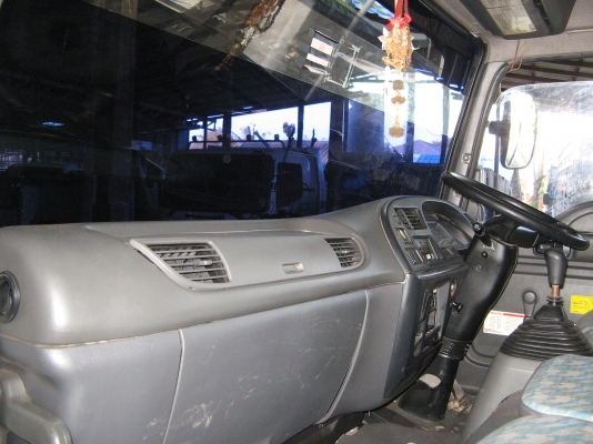 ขาย 10 ล้อ อีซูซุเดก้าดัมพ์สามมิตร 200 แรง ยาว 5.80 ม. ปี 2004 พร้อมใช้งาน สภาพกว่า 90 \% สวยกิ๊ป ๆ เครื่องแน่น คัสซีสวย รถใช้น้อย สนใจชมรถก่อนได้ครับ