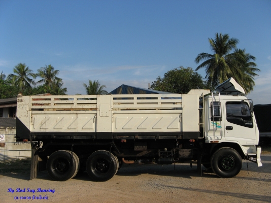 ขาย 10 ล้อ อีซูซุเดก้าดัมพ์สามมิตร 200 แรง ยาว 5.80 ม. ปี 2004 พร้อมใช้งาน สภาพกว่า 90 \% สวยกิ๊ป ๆ เครื่องแน่น คัสซีสวย รถใช้น้อย สนใจชมรถก่อนได้ครับ