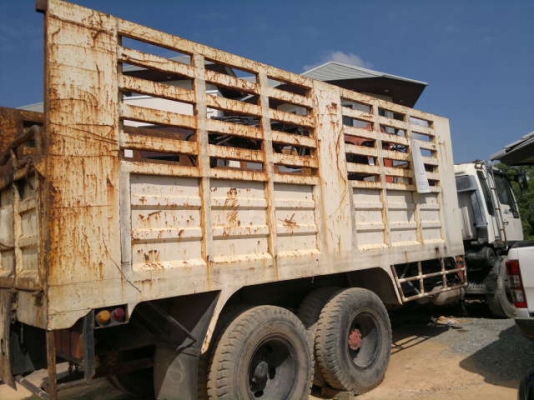 ขายรถ 10 ล้อ เพลาเดียว กระบะเหล็กคอกสูง ติดตั้ง เฮี๊ยบมือขยุ้ม  5 ตัน HINO FM รถสวย พร้อมใช้