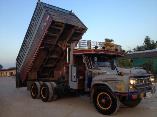 ขาย10ล้อหน้ายาว2เพลาดั๊มช่วงล่างจัมโบ้200 พ.เพาเวอร์ คัทซีสวย สวยเดิมบางป๊องๆ