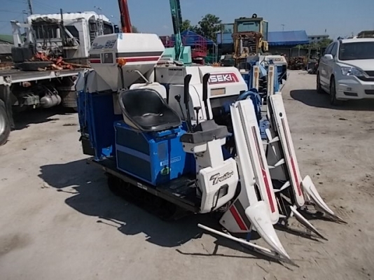 รหัส:13001003รถเกี่ยวข้าวนั่งขับพร้อมนวดข้าวด้วยจึงได้เป้นข้าวเปลือกเกี่ยวง่ายwww.nihonmono.com