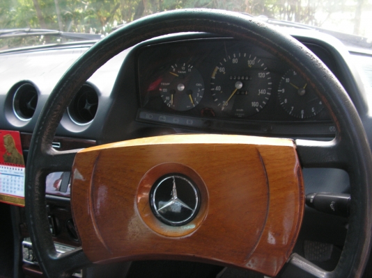 เบนซ์300Dเครื่องดีเซลคุณสง่าอยู่กบินณ์บุรีรับไปดูเเลต่อเเล้วครับ