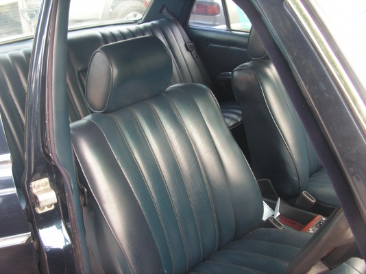 เบนซ์300Dเครื่องดีเซลคุณสง่าอยู่กบินณ์บุรีรับไปดูเเลต่อเเล้วครับ