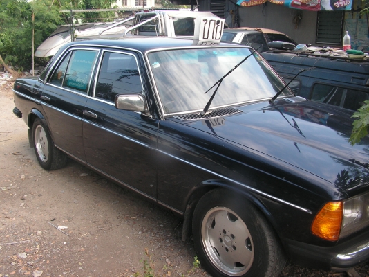 เบนซ์300Dเครื่องดีเซลคุณสง่าอยู่กบินณ์บุรีรับไปดูเเลต่อเเล้วครับ