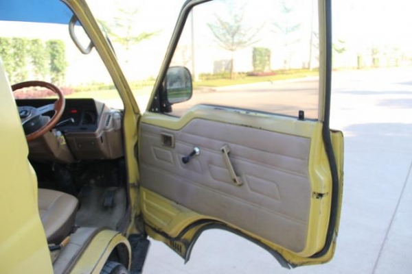 ขายรถตู้ ช่วงสั้น toyota เบนซิน+LPG ลงเล่มแล้ว CLASSIC มากๆ