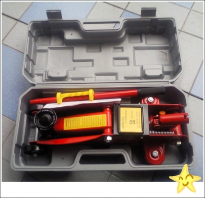 แม่แรงตะเข้กระเป๋า 2 ตัน(ของใหม่) มี 4 ตัว ขาย 600.00 โทร 081-8193515