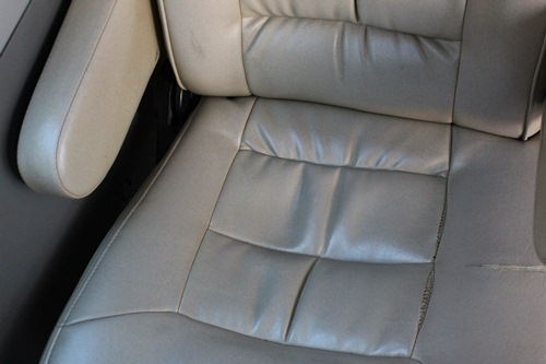 ขายเบาะ 3 แถวสีครีม ราคา15,000 บาท ขายเบาะ 3 แถวสีครีม ราคา15,000 บาท