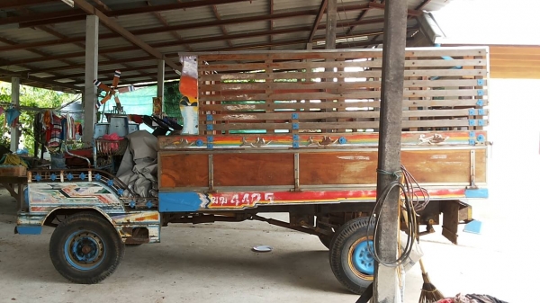 ***ขายแล้วครับขอบคุณ Truck2hand ขายแต๋น4ล้อสวยๆ เครื่อง KUBOTA ET11แรง เครื่องดีสตาร์ทติดง่าย แรงดี อึดสุดๆ เกียร์ TOYOTA BU ไม่หลุดไม่หอน ช่วงล่าง BUDDY หน้า-หลัง คัสซีหน้า5 สวยเดิมไม่มีผุ กระบะพื้นไม้คอกไม้สูง ยาว3.0ม.กว้าง1.60ม.สภาพสวย พื้นสวยคอกสวยไม่