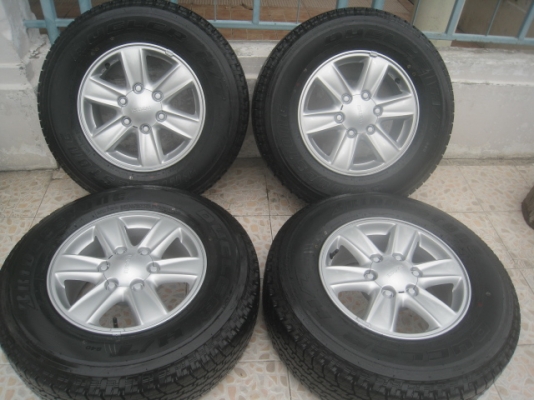 ขายล้อแม็กป้ายแดง Isuzu d-max 16" พร้อมยางปี14 สนใจติดต่อเล็กคลองสามครับ 081-3747940