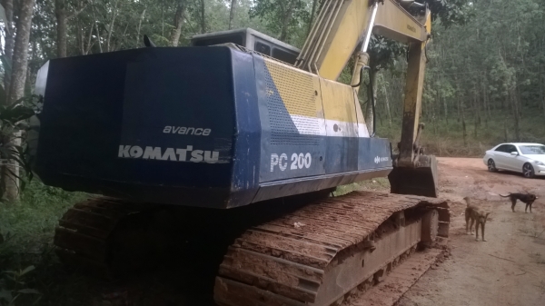 PC200-5 คอนโทนสั้น โซ่ใหม่ เอวแน่น ไฟฟ้าครบ.. แอร์เย็น...รถสภาพดี..