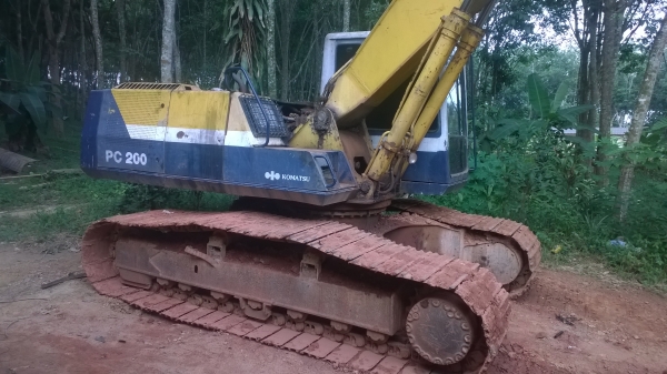 PC200-5 คอนโทนสั้น โซ่ใหม่ เอวแน่น ไฟฟ้าครบ.. แอร์เย็น...รถสภาพดี..