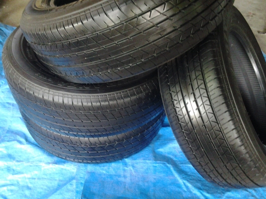 บริสโตน 215/60/16 ปี 13 ดอกหนาๆนุ่มๆ บริสโตน 215/60/16 ปี 13 ดอกหนาๆนุ่มๆ