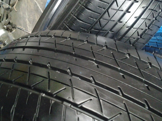 บริสโตน 215/60/16 ปี 13 ดอกหนาๆนุ่มๆ บริสโตน 215/60/16 ปี 13 ดอกหนาๆนุ่มๆ