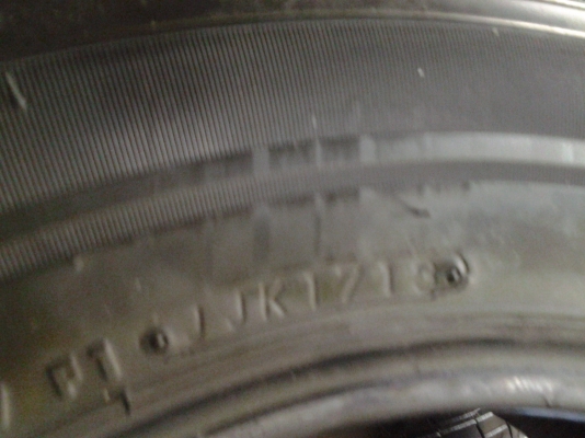 บริสโตน 215/60/16 ปี 13 ดอกหนาๆนุ่มๆ บริสโตน 215/60/16 ปี 13 ดอกหนาๆนุ่มๆ