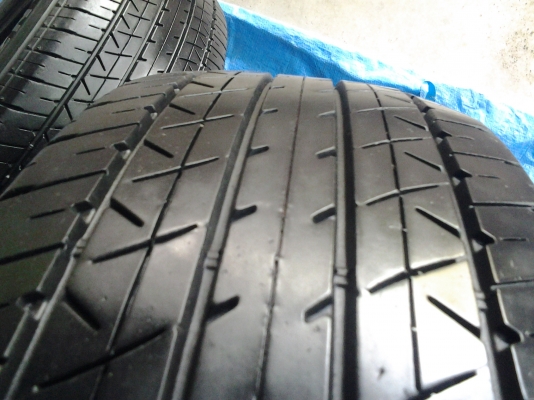 บริสโตน 215/60/16 ปี 13 ดอกหนาๆนุ่มๆ บริสโตน 215/60/16 ปี 13 ดอกหนาๆนุ่มๆ