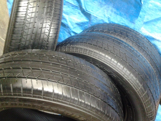 บริสโตน 215/60/16 ปี 13 ดอกหนาๆนุ่มๆ บริสโตน 215/60/16 ปี 13 ดอกหนาๆนุ่มๆ