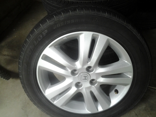 แม็กhondaขอบ 16" 4รู100 พร้อมยาง แม็กhondaขอบ 16" 4รู100 พร้อมยาง