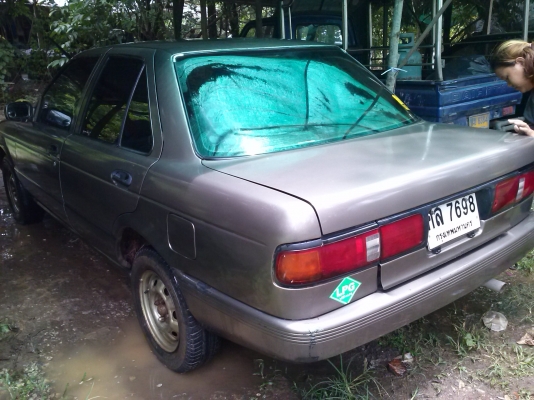 sentra ปี 93  เครื่องวางใหม่มีใบคุม  แอร์เย็น พวงมาลัยพาวเวอร์ สีดี