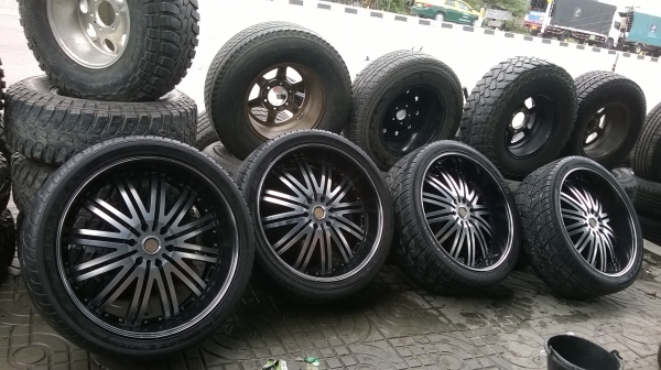 ขายล้อขอบ24 6รูพร้อมยางชุดละ33000