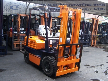 ขายรถ โฟล์คลิฟท์ TOYOTA รุ่น 5-FD15