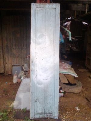 บานประตูไม้สักเก่า