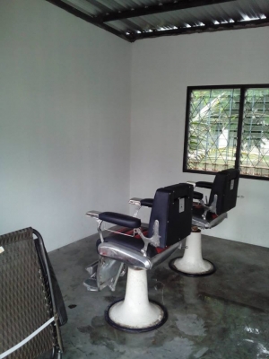 เปิดให้เช่าสถานที่ ร้านตัดผมทำเลดี 0กลางเเหล่งชุมชนติดถนนใหญ่ รังสิต-ปทุมธานี