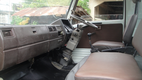 HINO ฃุปเปอร์เสี่ย 117แรง ยาว5.50ม. พื้นเรียบ เครื่องดี คัสฃีสวยจัด