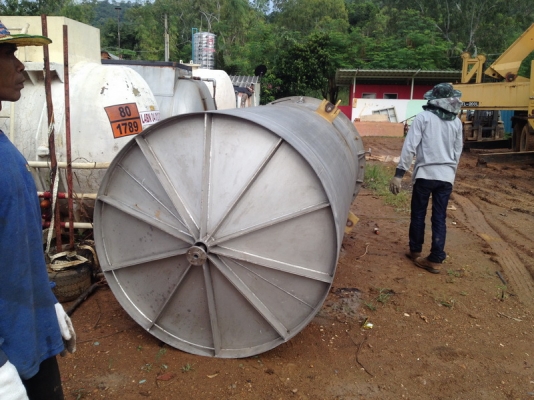 ขายถังสแตนเลสขนาด 5,000 ลิตร มีฝาเปิดปิด สะอาด สภาพสวยครับ