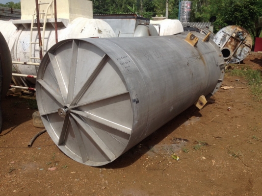 ขายถังสแตนเลสขนาด 5,000 ลิตร มีฝาเปิดปิด สะอาด สภาพสวยครับ