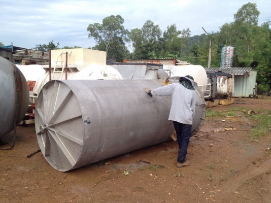 ขายถังสแตนเลสขนาด 5,000 ลิตร มีฝาเปิดปิด สะอาด สภาพสวยครับ