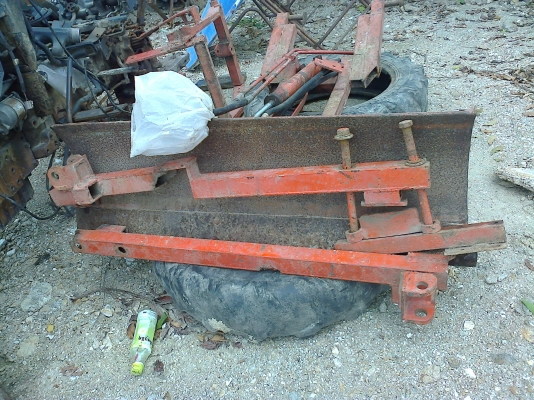 ขายผานดันหน้ารถไถเล็ก ขนาด 20-24แรง สอบถามได้