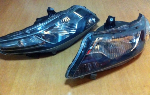 ขายโคมไฟหน้า+หลัง (ขั้วไฟครบ) city 2012 ขายโคมไฟหน้า+หลัง (ขั้วไฟครบ) city 2012