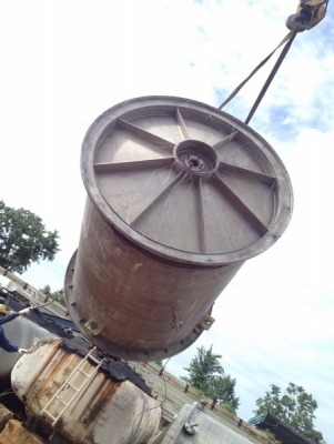 ขายถังสแตนเลส 7,000 ลิตร พร้อมใบกวน สภพสวยน่าใช้ครับ