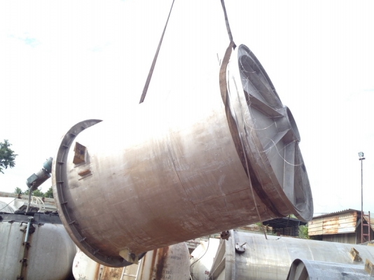 ขายถังสแตนเลส 7,000 ลิตร พร้อมใบกวน สภพสวยน่าใช้ครับ