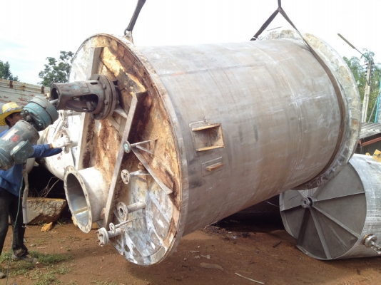 ขายถังสแตนเลส 7,000 ลิตร พร้อมใบกวน สภพสวยน่าใช้ครับ