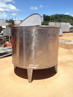 ขายถังน้ำสแตนเลสขนาด 2,700 ลิตรพร้อมใบกวน สภาพสวยมาก ราคาไม่ แพง