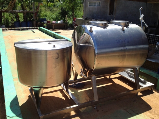 ขายถังสแตนเลสใส่น้ำ ขนาด 1,000 ลิตร และ 500 ลิตร สภาพสวยใสตามรูปพร้อมใช้ครับ