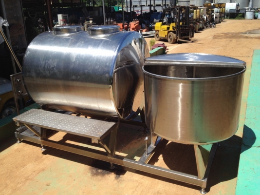 ขายถังสแตนเลสใส่น้ำ ขนาด 1,000 ลิตร และ 500 ลิตร สภาพสวยใสตามรูปพร้อมใช้ครับ