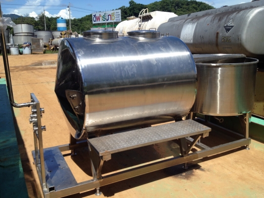 ขายถังสแตนเลสใส่น้ำ ขนาด 1,000 ลิตร และ 500 ลิตร สภาพสวยใสตามรูปพร้อมใช้ครับ